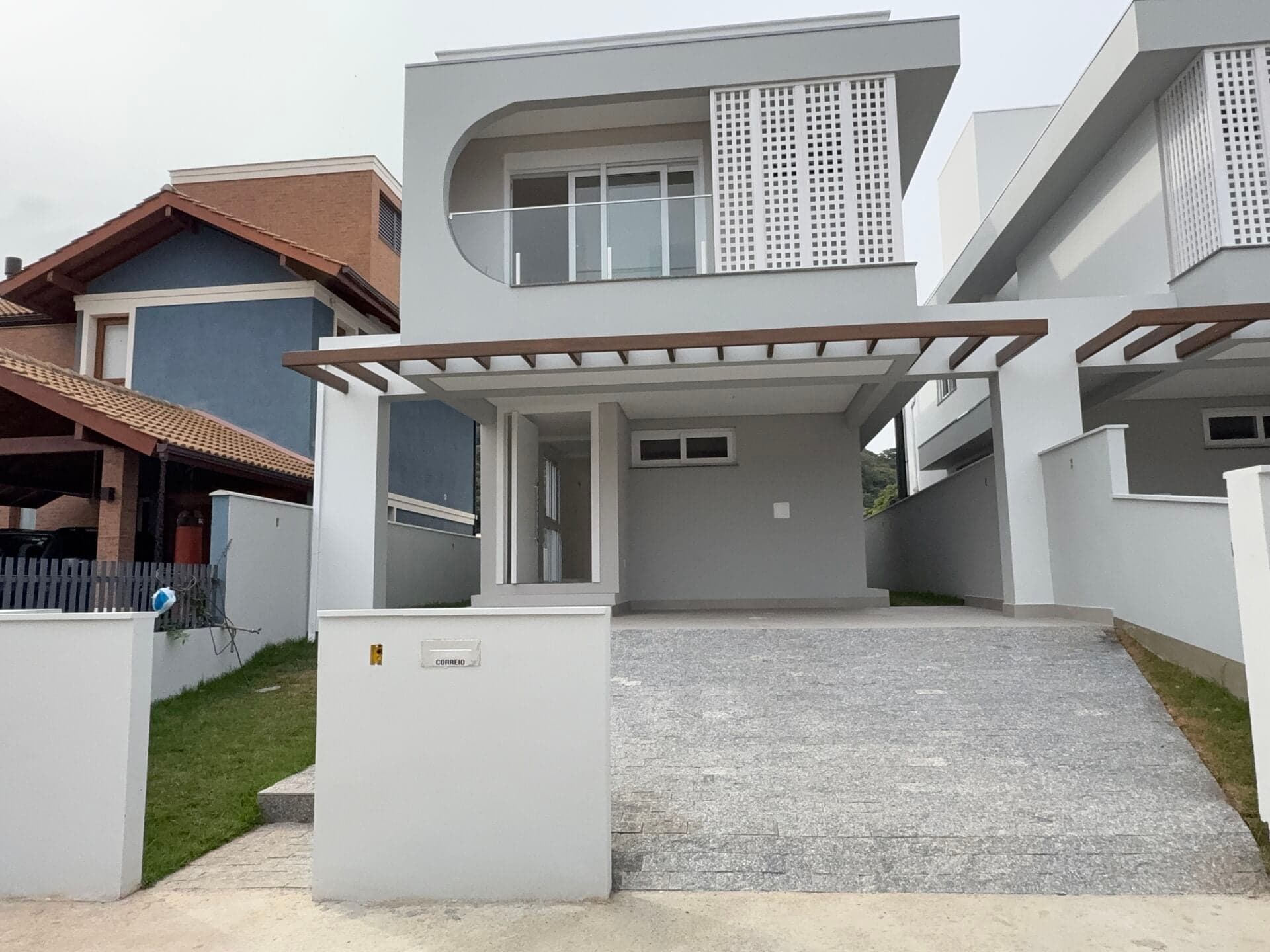 Casa Exclusiva com 3 Suítes e Área Gourmet, em frente ao Multi Shopping 🏡✨ Málaga Eco Residence | Rio Tavares – Florianópolis ✨🏖️