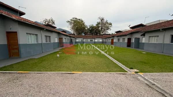 Casa em condomínio à venda no Massaguaçu.