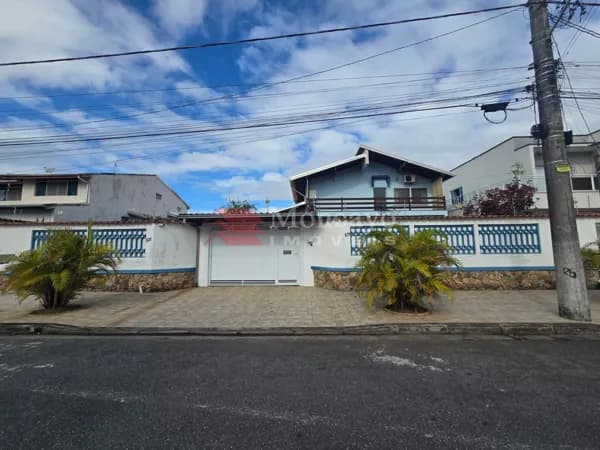 Sobrado com 4 quartos à venda no Jardim Britânia.