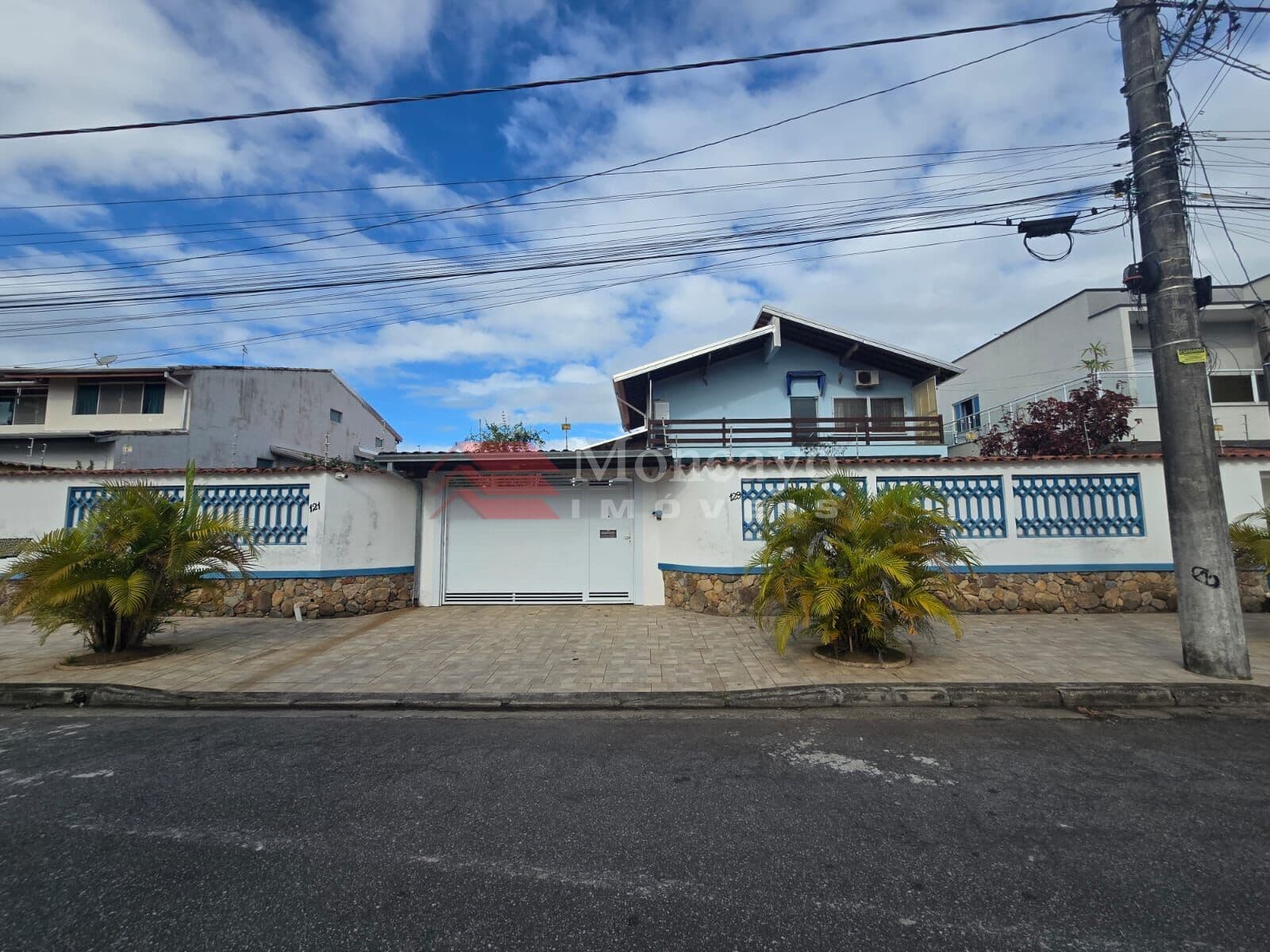 Sobrado com 4 quartos à venda no Jardim Britânia.