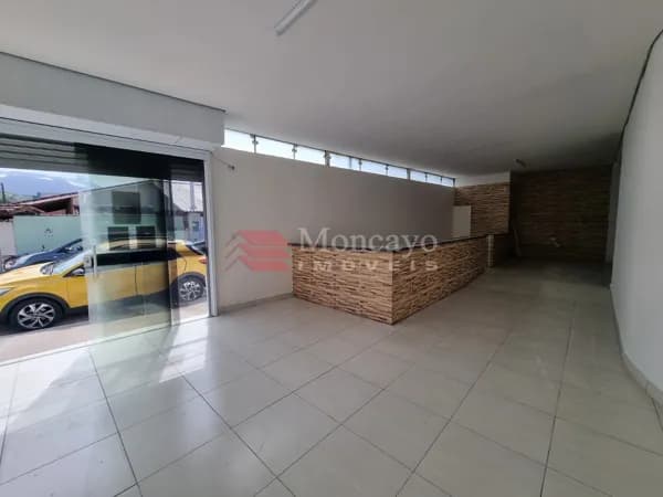 Ponto comercial à venda com 8 salas e recepção.