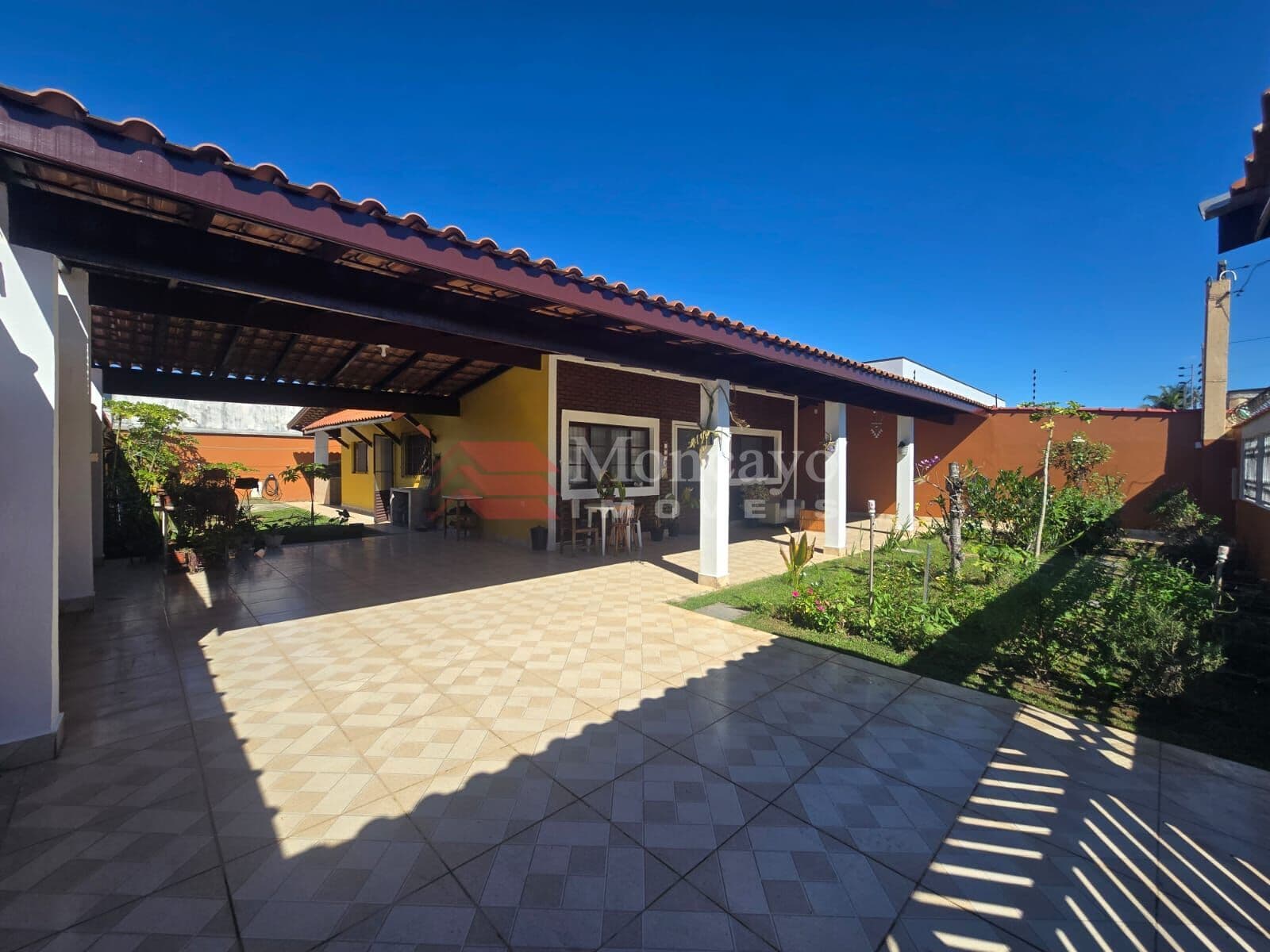 Casa de 206m² a 100m da praia do Porto Novo — pronta para morar