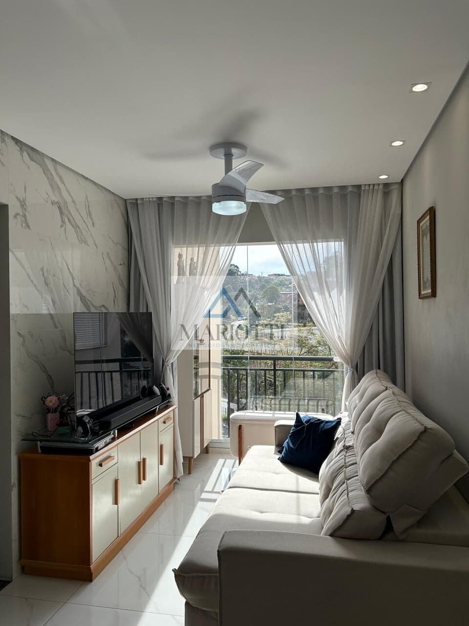 Apartamento à venda com 2 quartos, sacada envidraçada e ambientes integrados – Serpa, Caieiras/SP