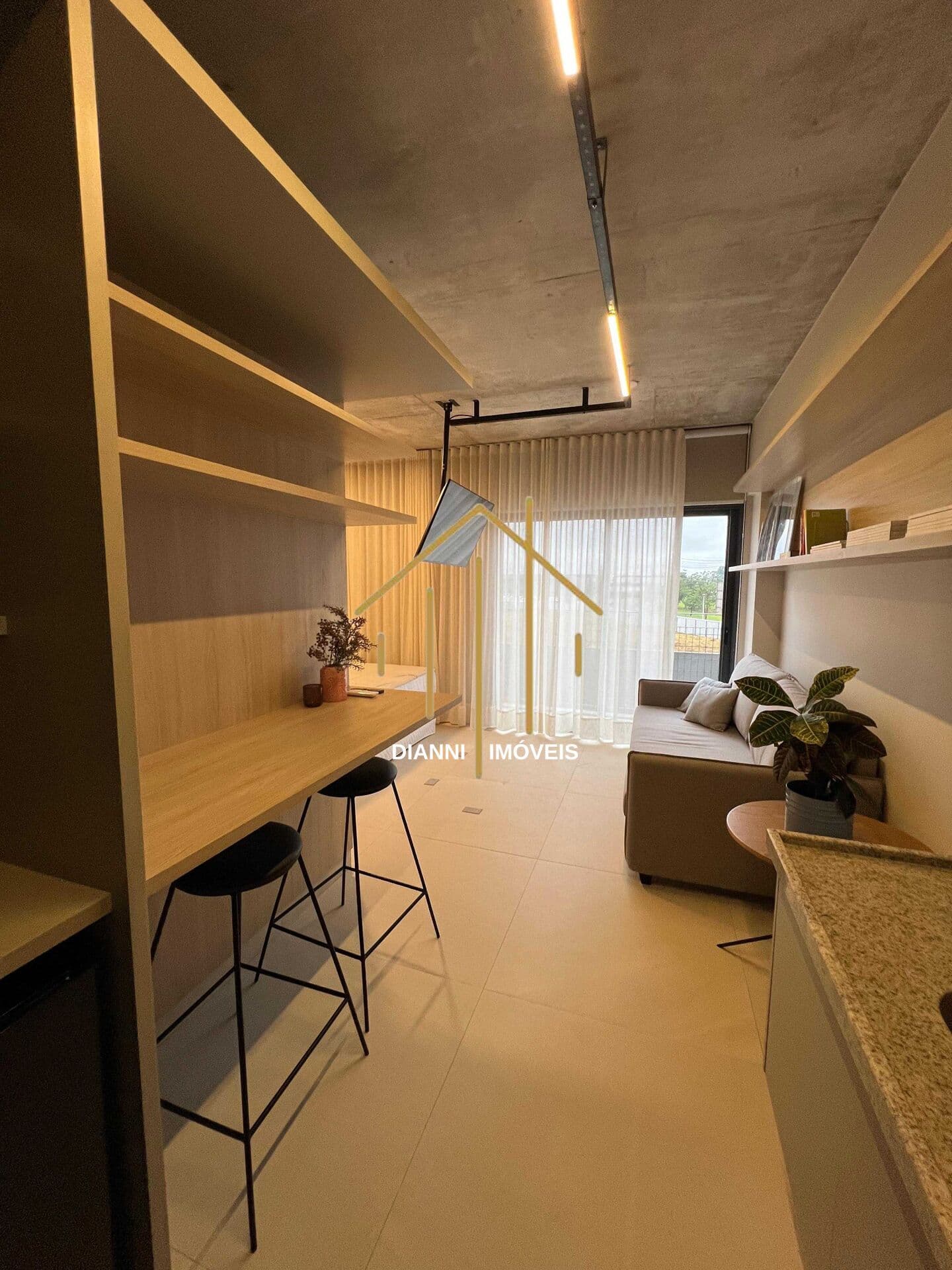 Studio Mobiliado no Cubo 123 | Pronto para Morar ou Investir