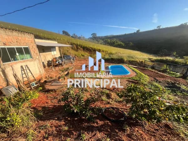 🏡 Casa com Piscina | 490m² de Terreno | Acabamento de Primeira | 2 Quartos