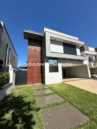 Casa sobrado com 4 quartos com em Condomínio fechado