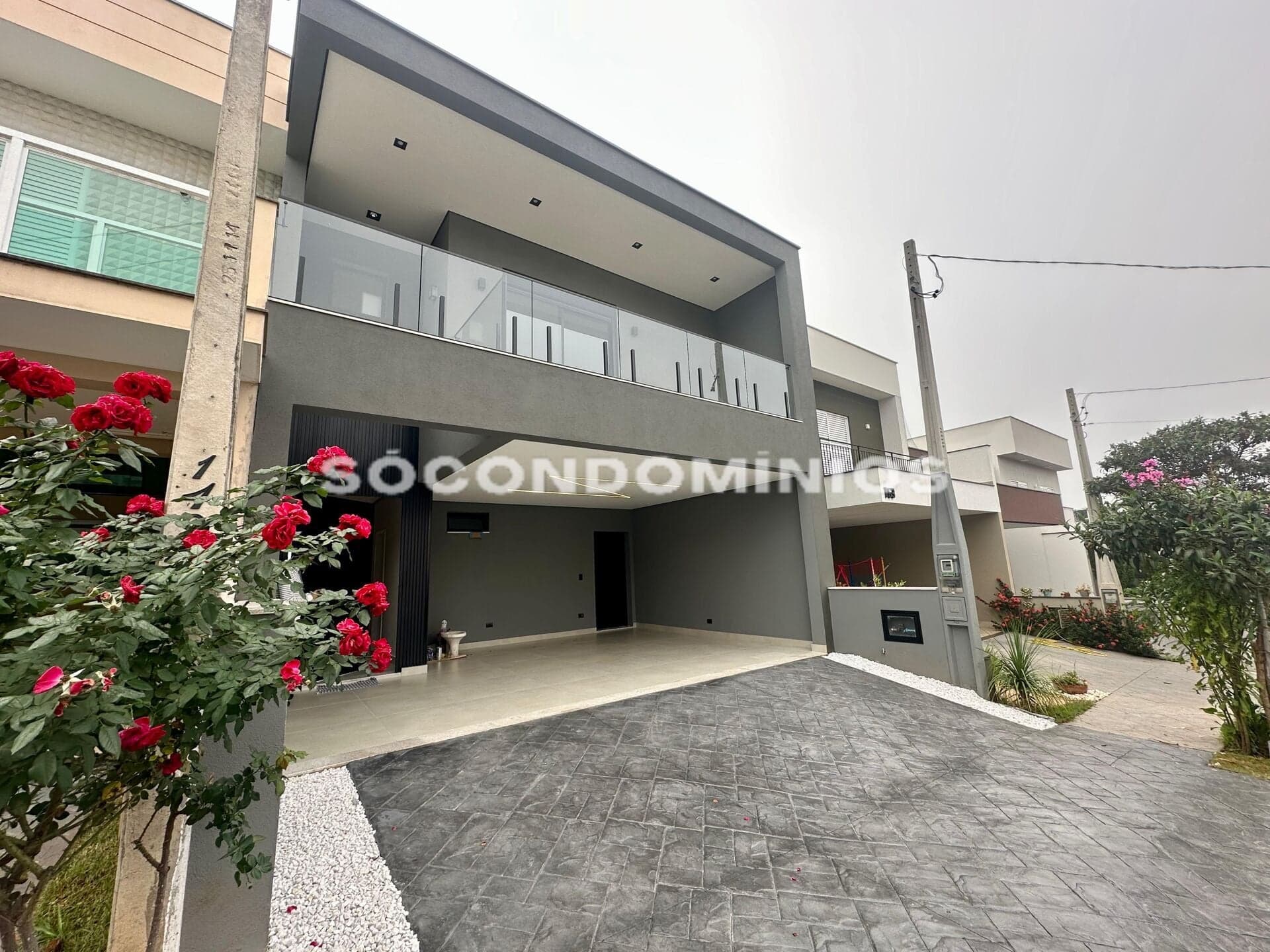 Casa sobrado a venda no Tomazela. Condomínio fechado em Piracicaba SP
