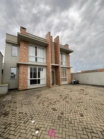 Apartamento com área externa