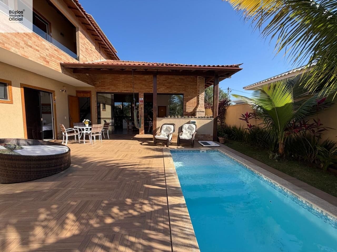 Casa semi nova à venda, 4 suítes com piscina privativa, Caravela Nina.