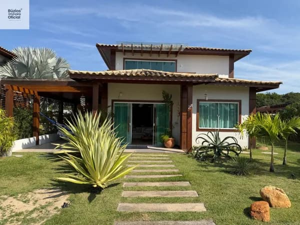 Ótima casa alto padrão em condomínio à venda em Búzios