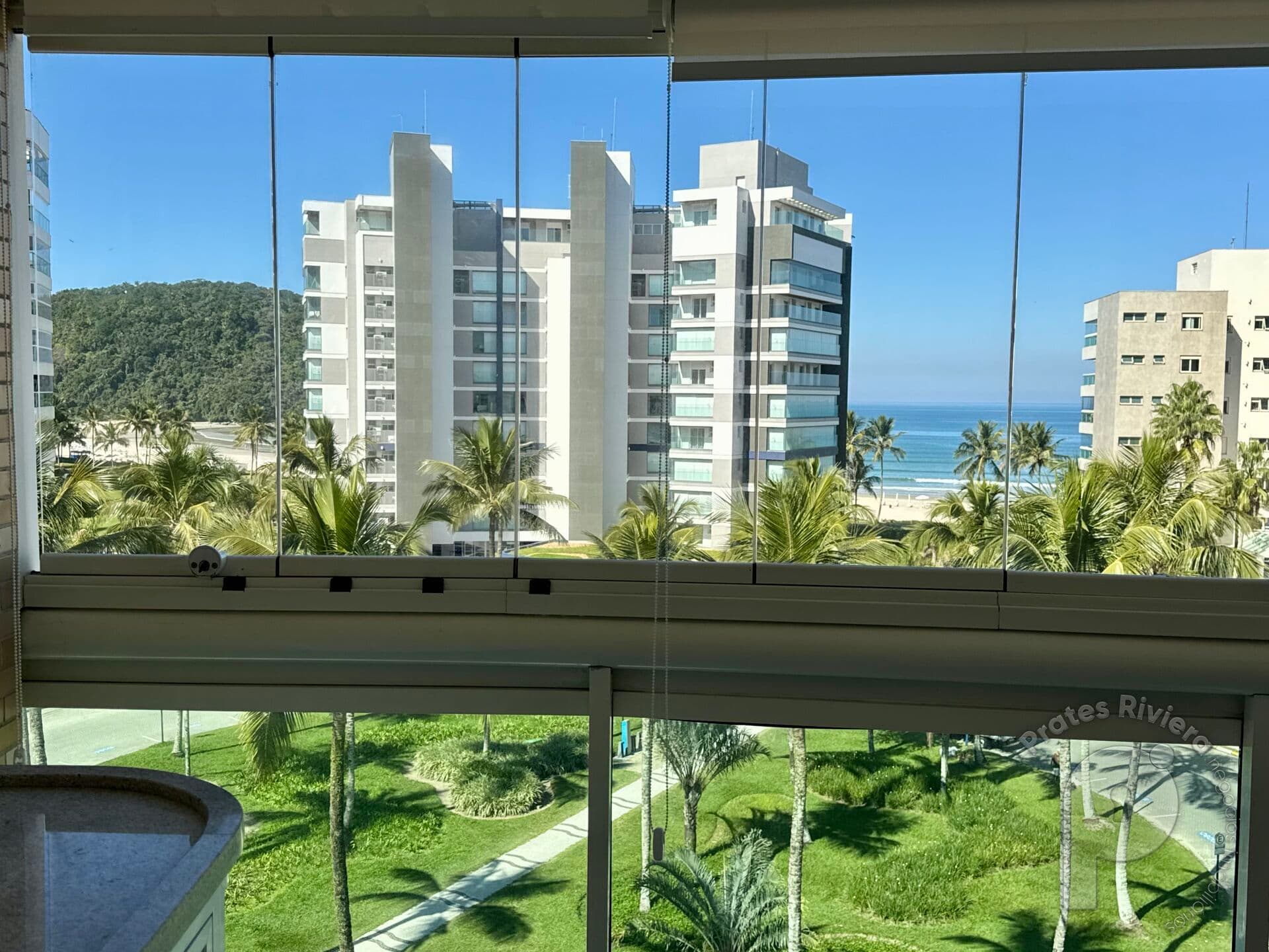 Apartamento Pé na Areia à Venda na Riviera de São Lourenço