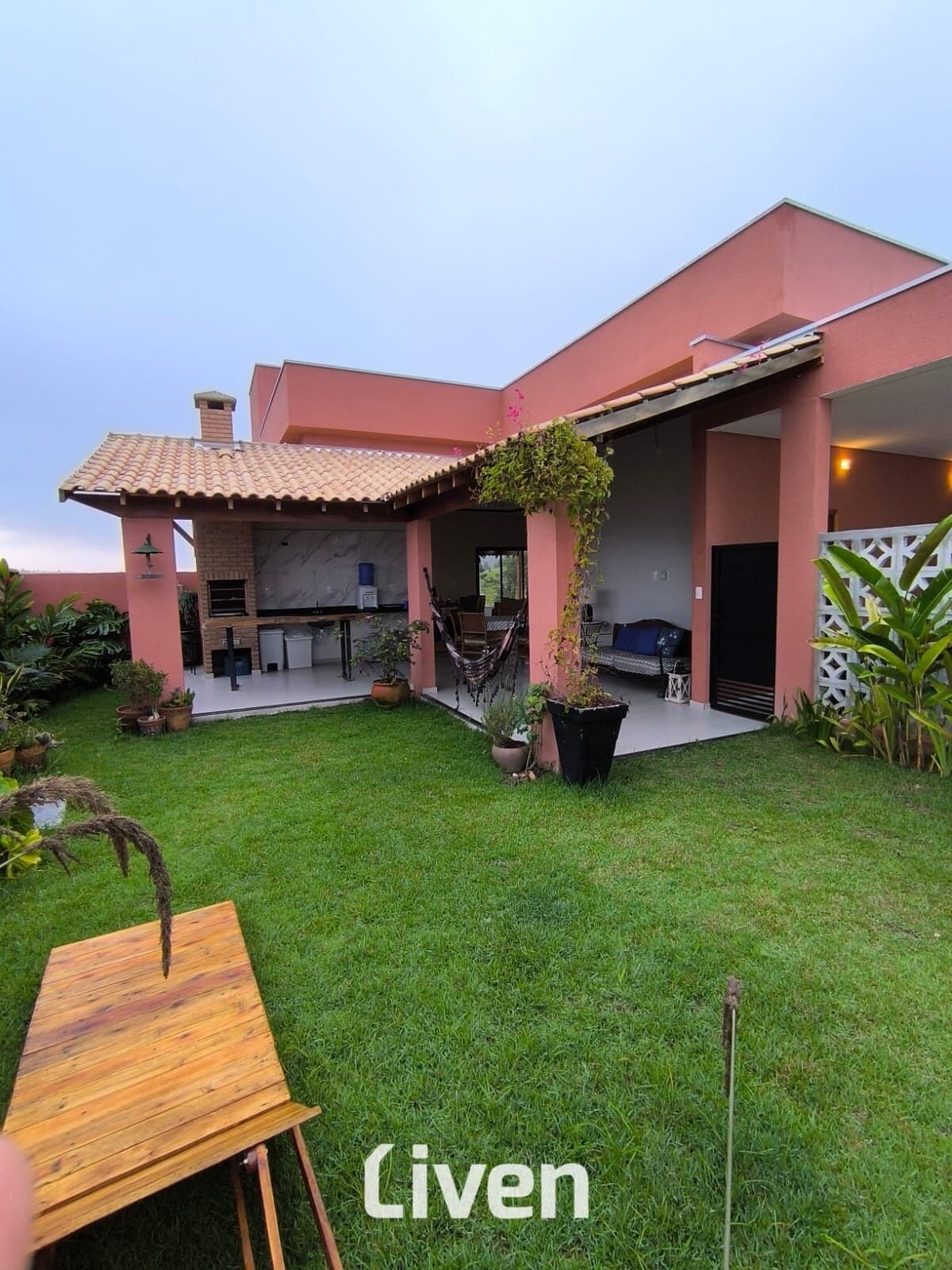 SOBRADO EM CONDOMÍNIO À VENDA COM 4 QUARTOS, 240M² NO VERANA.