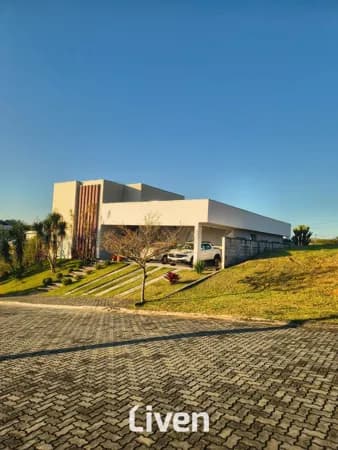 CASA TÉRREA À VENDA COM 3 QUARTOS, 259M² NO CODOMÍNIO ECOPARK BOURBON.
