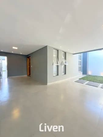 CASA À VENDA COM 3 QUARTOS, 160 M² - VISTA VERDE!!