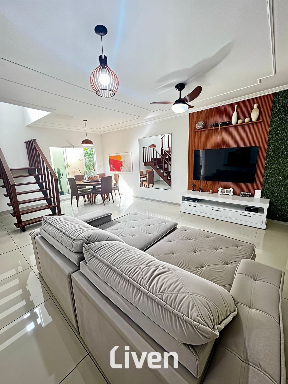 SOBRADO À VENDA COM 3 QUARTOS, 260 M² - VILLA BRANCA!!