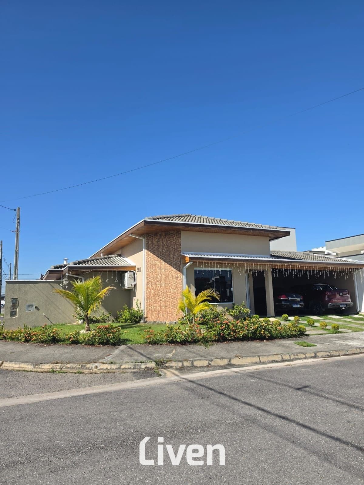 CASA TÉRREA À VENDA COM 3 QUARTOS, 220M² NO BOSQUE DOS MANACÁS.