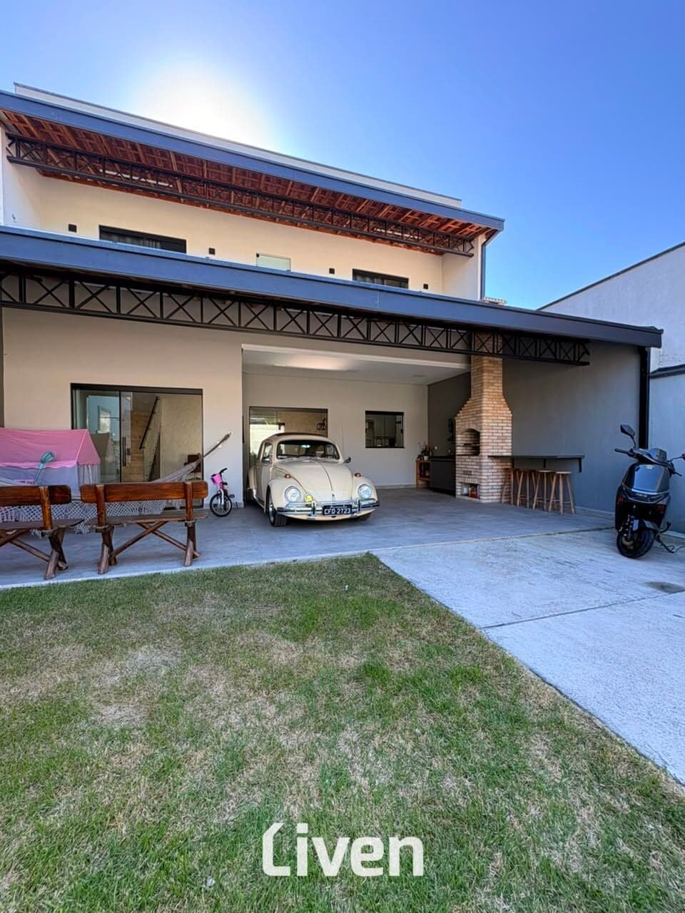 SOBRADO À VENDA, 2 QUARTOS, 240 M²!!