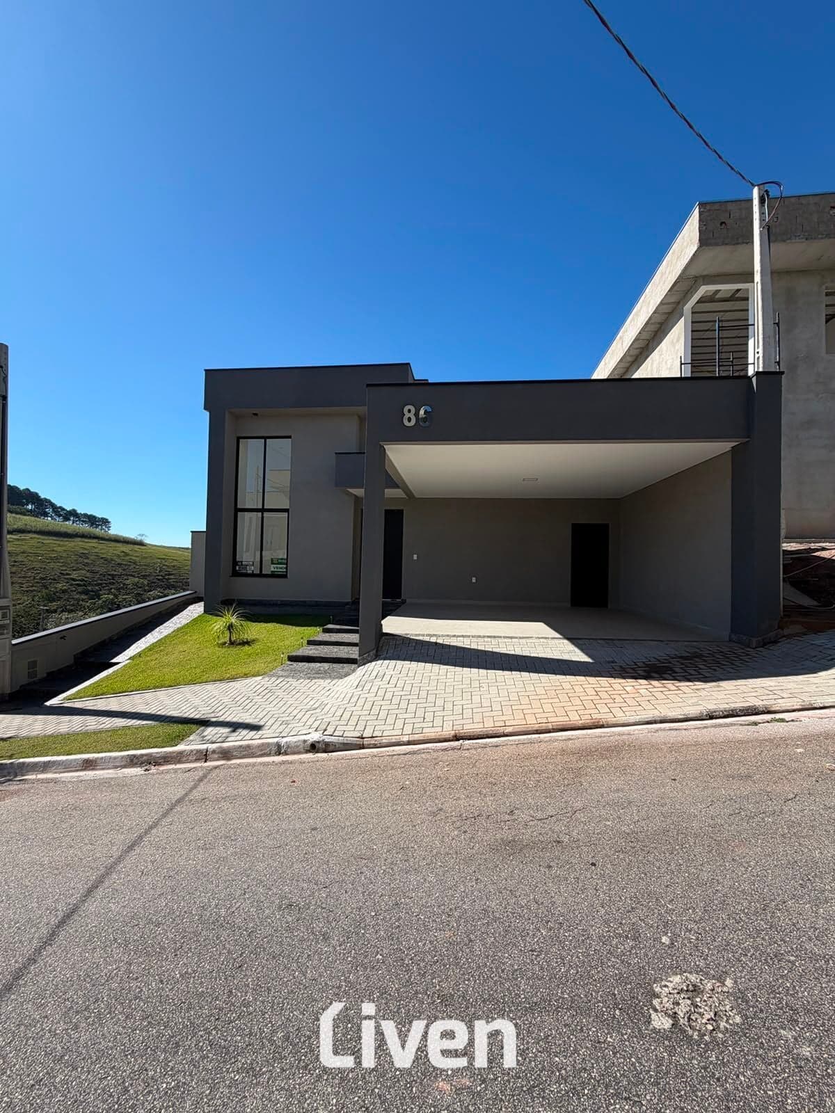 CASA TÉRREA À VENDA COM 3 QUARTOS, 150M² NO RESIDENCIAL MANTIQUEIRA.