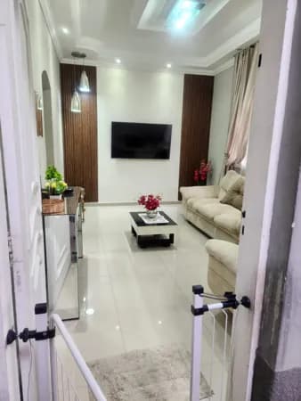 SOBRADO À VENDA COM 3 QUARTOS, 275M² NO JARDIM DAS INDÚSTRIAS