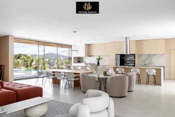 Casa mobiliada no Condomínio Caledônia em Camboriú com 700m2