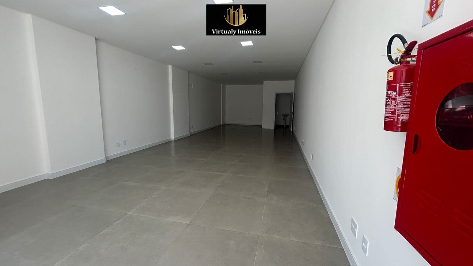 Sala comercial com 77m2 no bairro Nações em Balneário Camboriú