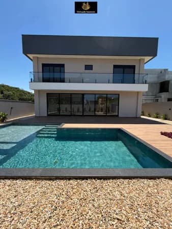 Casa com 411m2 no Condomínio Caledônia em Camboriú.
