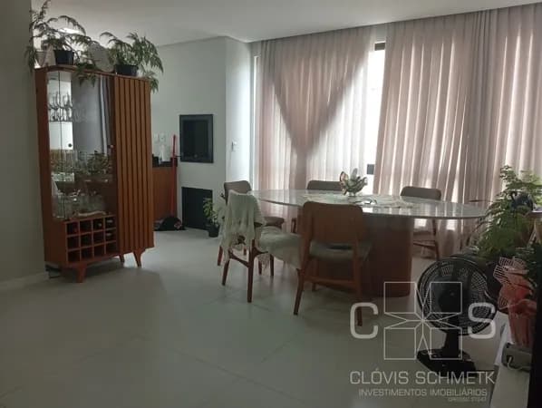 APARTAMENTO COM ELEVADOR E PERTO DA PRAIA