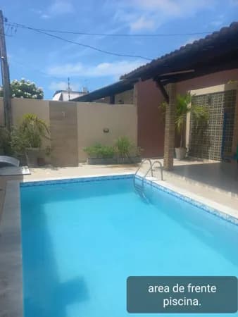 Bela casa com piscina no Miramar!!