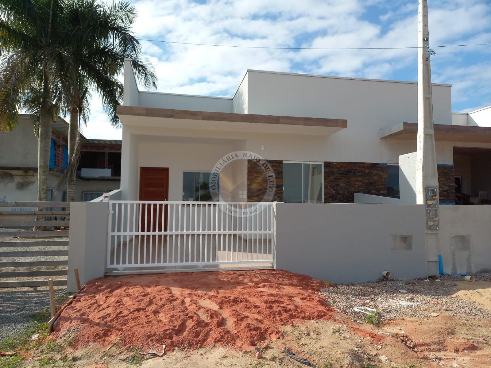 Casa Geminada à Venda em Itapoá/SC – Excelente Localização