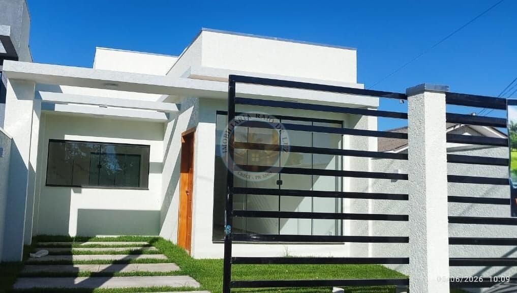 VENDE CASA COM SUÍTE E BANHEIRA – CONFORTO E SEGURANÇA GARANTIDOS!