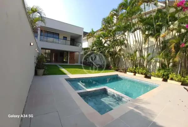 Casa duplex com 5 suítes no Rio Mar - Venda e Locação