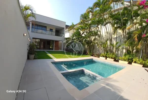 Casa duplex com 5 suítes no Rio Mar - Venda e Locação
