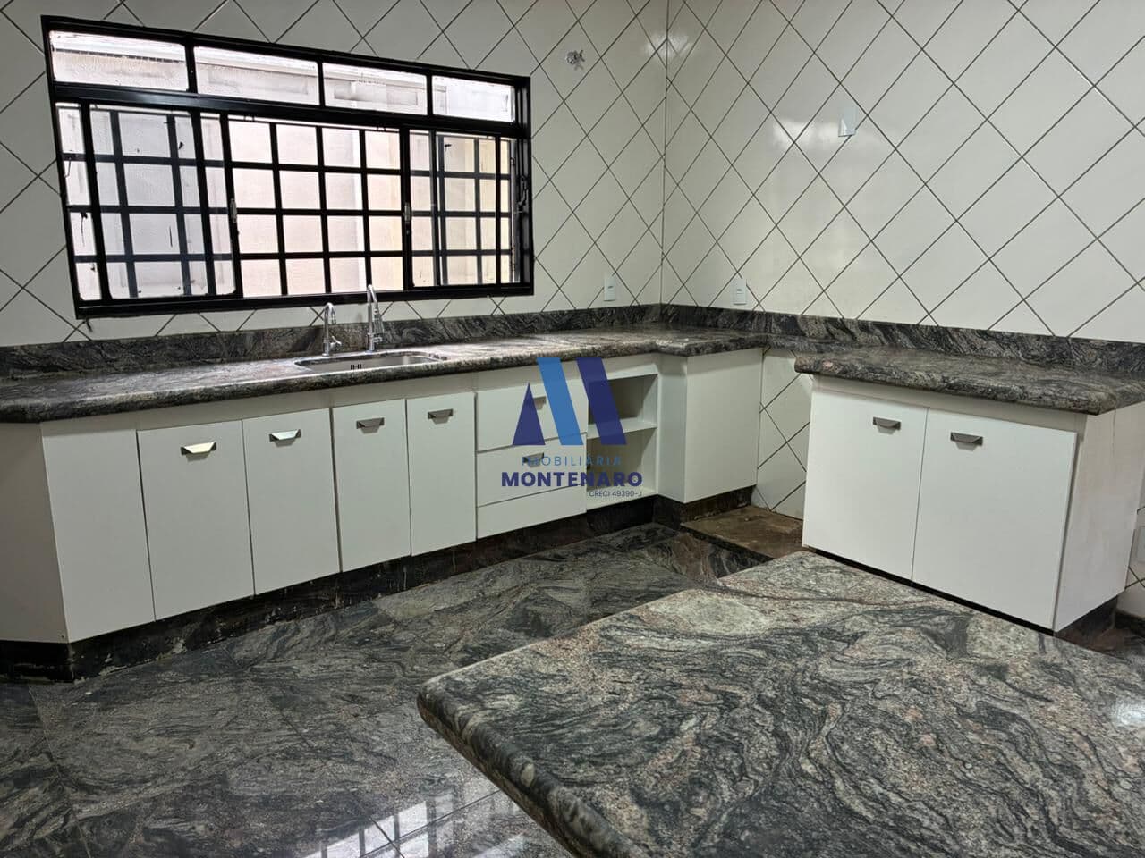 CASA À VENDA NO JD ANTONIETA