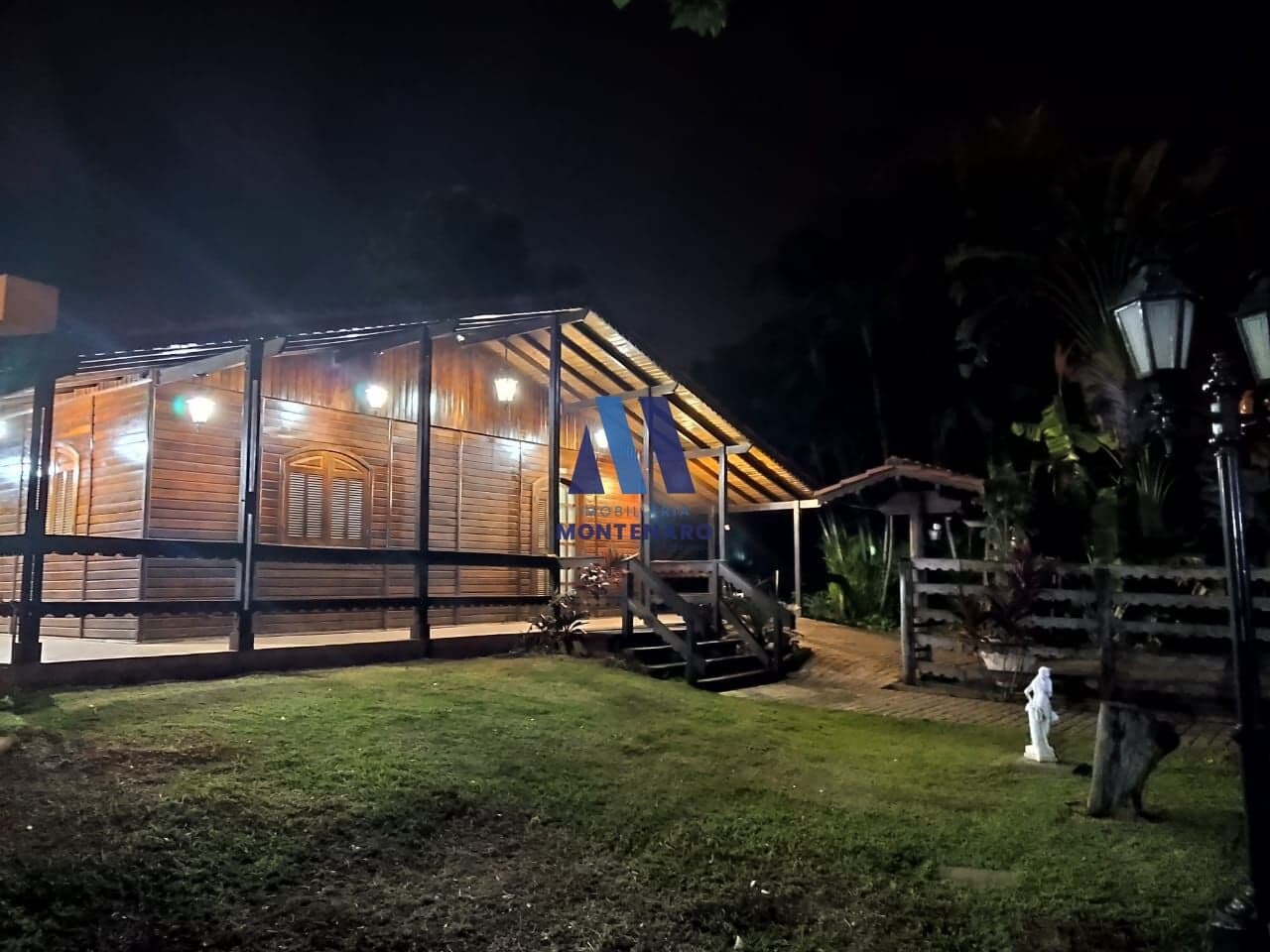 TERRENO (ÁREA) À VENDA PRÓXIMO AO CENTRO