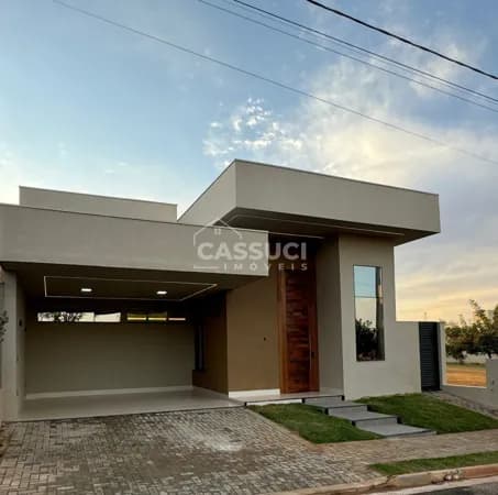 Belíssima casa à venda com 3 suítes com closet, área Gourmet e piscina aquecida