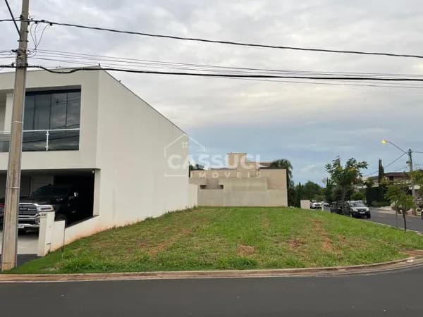 Excelente terreno à venda em frente a área de lazer, com ótima localização