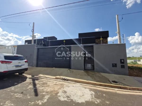 Casa à venda, com 2 quartos, sendo 1 suíte, excelente oportunidade em bairro aberto