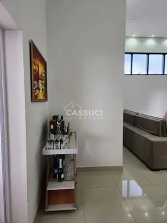 Belíssima casa à venda com 3 quartos, sendo 1 suíte com hidromassagem e closet, área Gourmet com churrasqueira e com ótima localização