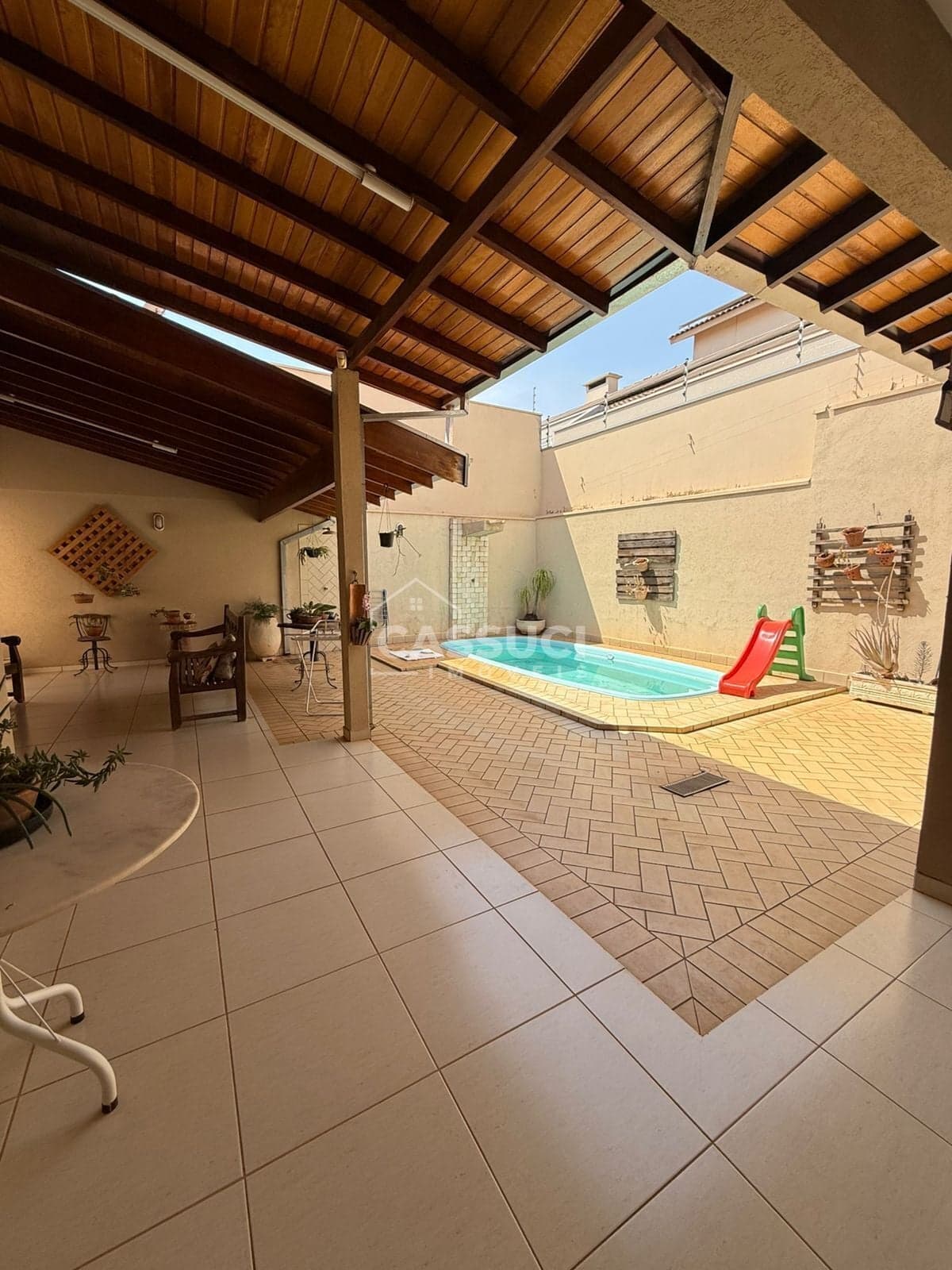Casa à Venda, 3 dormitórios, sendo 2 suítes, piscina, em um dos melhores bairros de Mirassol/SP.