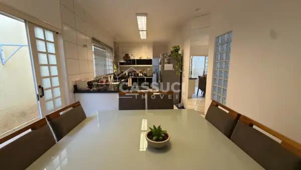 Casa à venda com 3 suítes, área gourmet, no Bairro Alvorada em Mirassol-SP