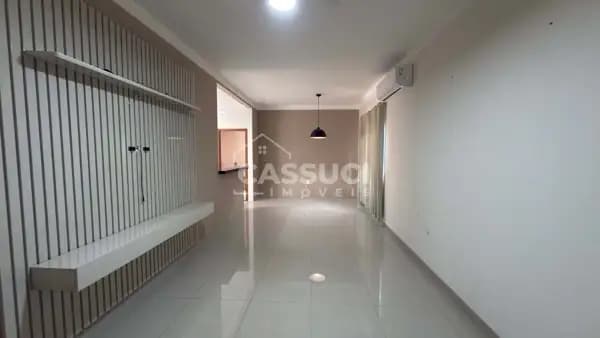 Casa 2 quartos, sendo 1 suíte, 2 vagas garagem, varanda gourmet, ambientes amplos, no bairro Regissol em Mirassol