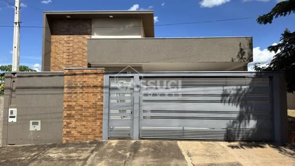 Linda casa à venda em bairro aberto com 3 quartos, sendo 1 suíte, ótima oportunidade