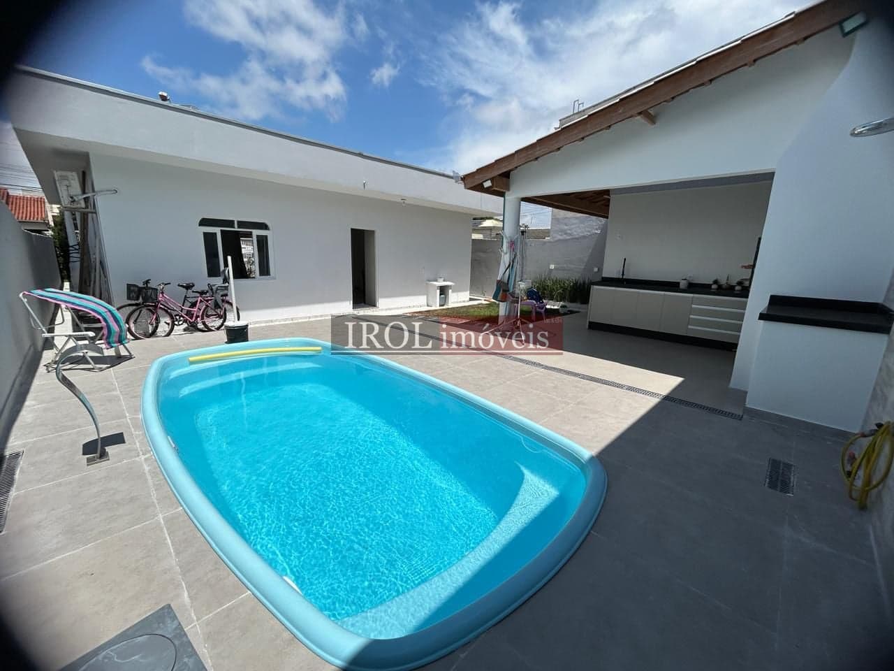 Casa com Espaço Gourmet Completo e Duas Suítes Amplas no São Vicente
