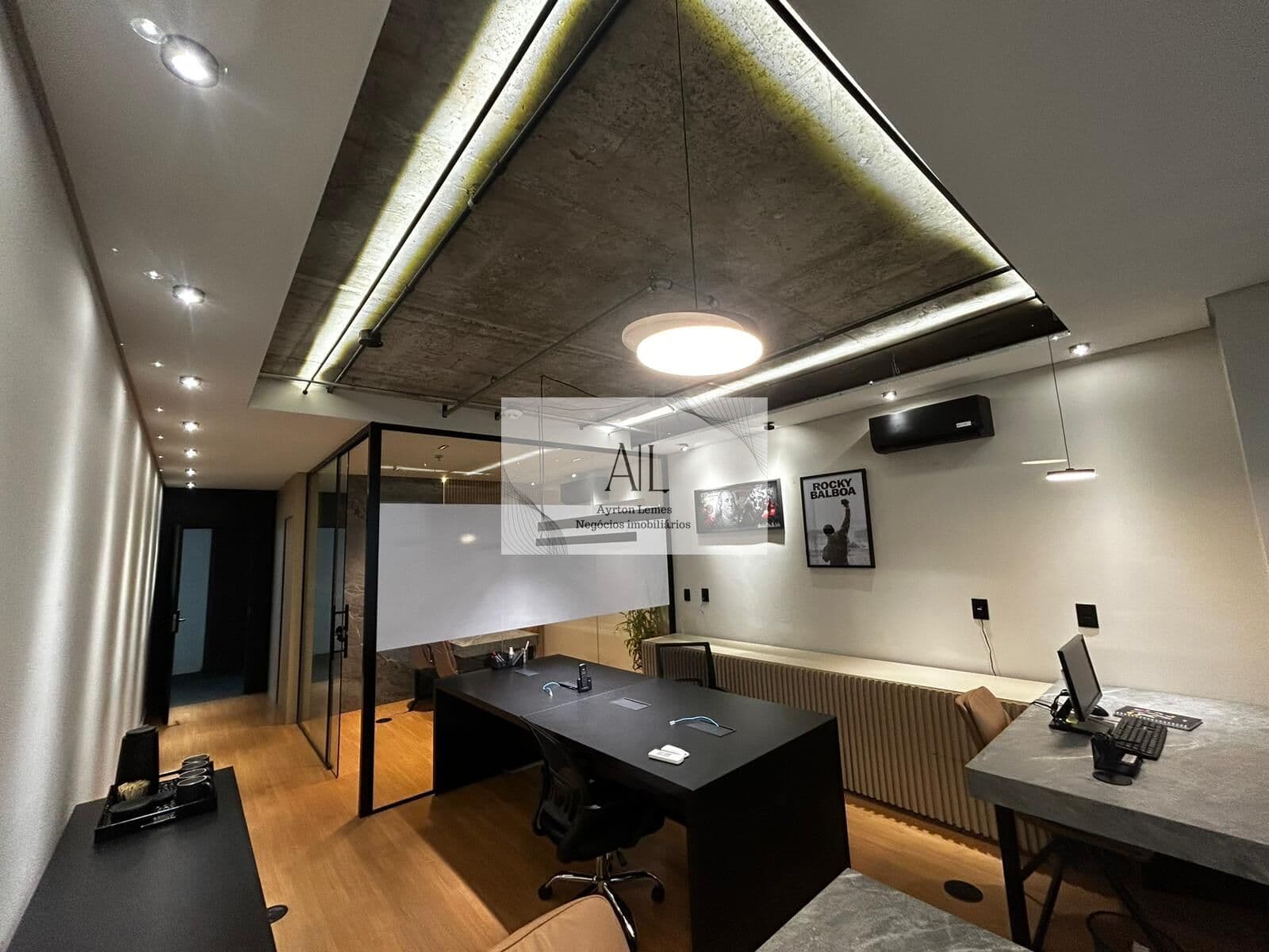 Sala comercial à venda e locação no Edifício Eurocenter