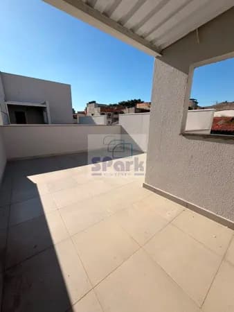 COBERTURA ESPAÇOSA em Condomínio Baixo Custo