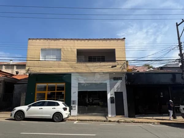Casa Sobreposta na Av. 29 de Abril