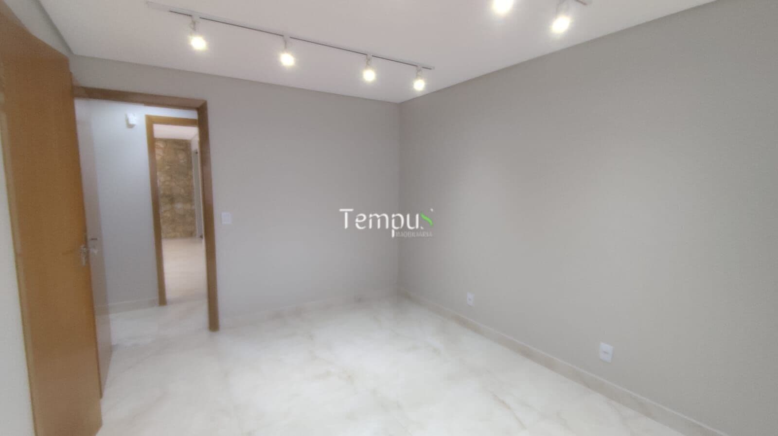 Sala para Escritório ou consultório Térreo, com 18,45 m² com banheiro, em Setor Sul, Goiânia/GO