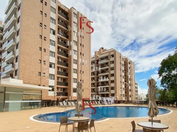 VIVA NUMA COBERTURA NUM CONDOMÍNIO CLUBE NO CORAÇÃO DE FLORIPA