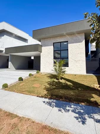 Casa térrea em Condomínio com 3 dormitórios sendo 1 suíte com closet
