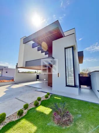 Sobrado em Condomínio Fechado, 3 dorm. sendo 1 suíte com Closet, Espaço Gourmet e Piscina